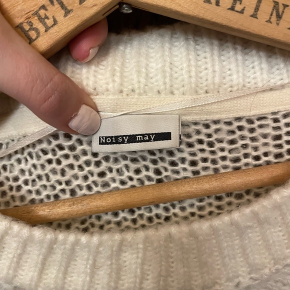 Noisy May Sweater - Picture 3 of 3